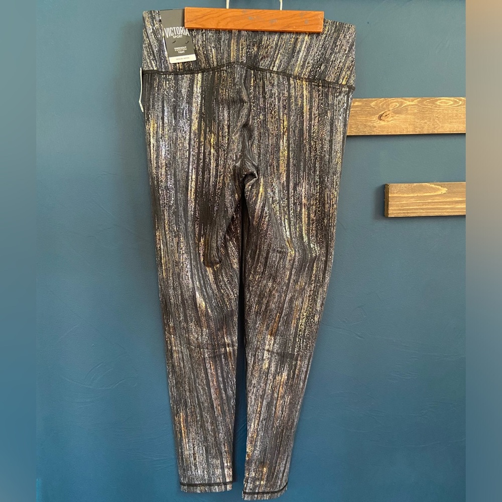 NWT Victoria SPORT by Victoria’s Secret KNOCKOUT Leggings